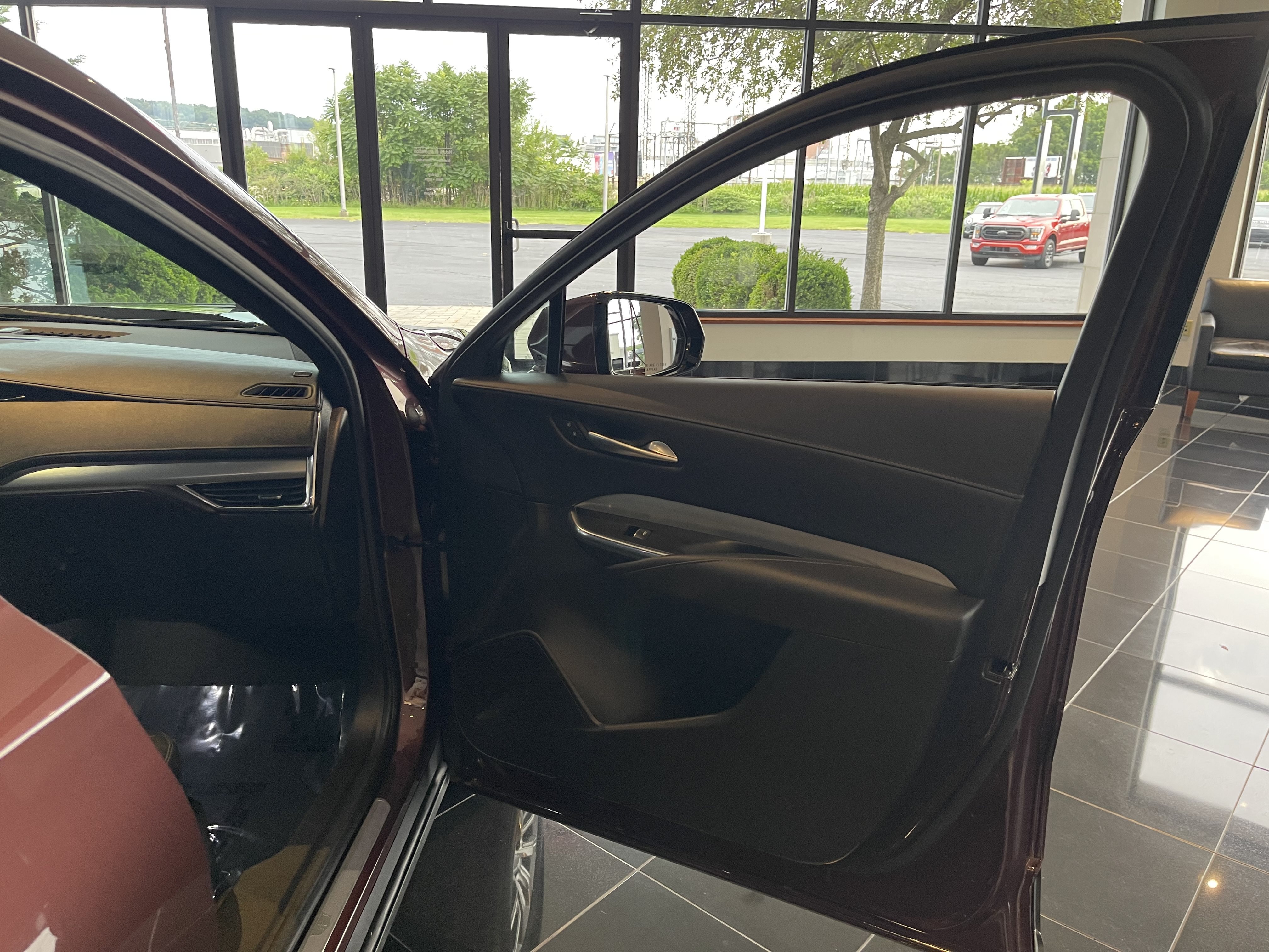 Certified 2023 Cadillac XT4 Premium Luxury AWD/4WD image 17