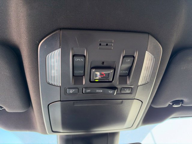 Used 2023 Toyota Highlander XSE AWD/4WD image 25