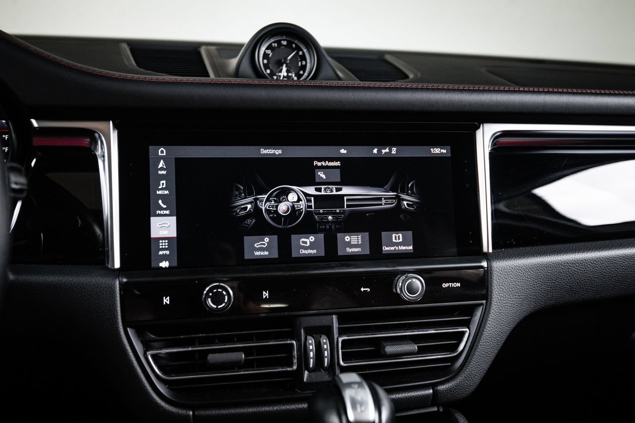 Certified 2023 Porsche Macan AWD/4WD image 18