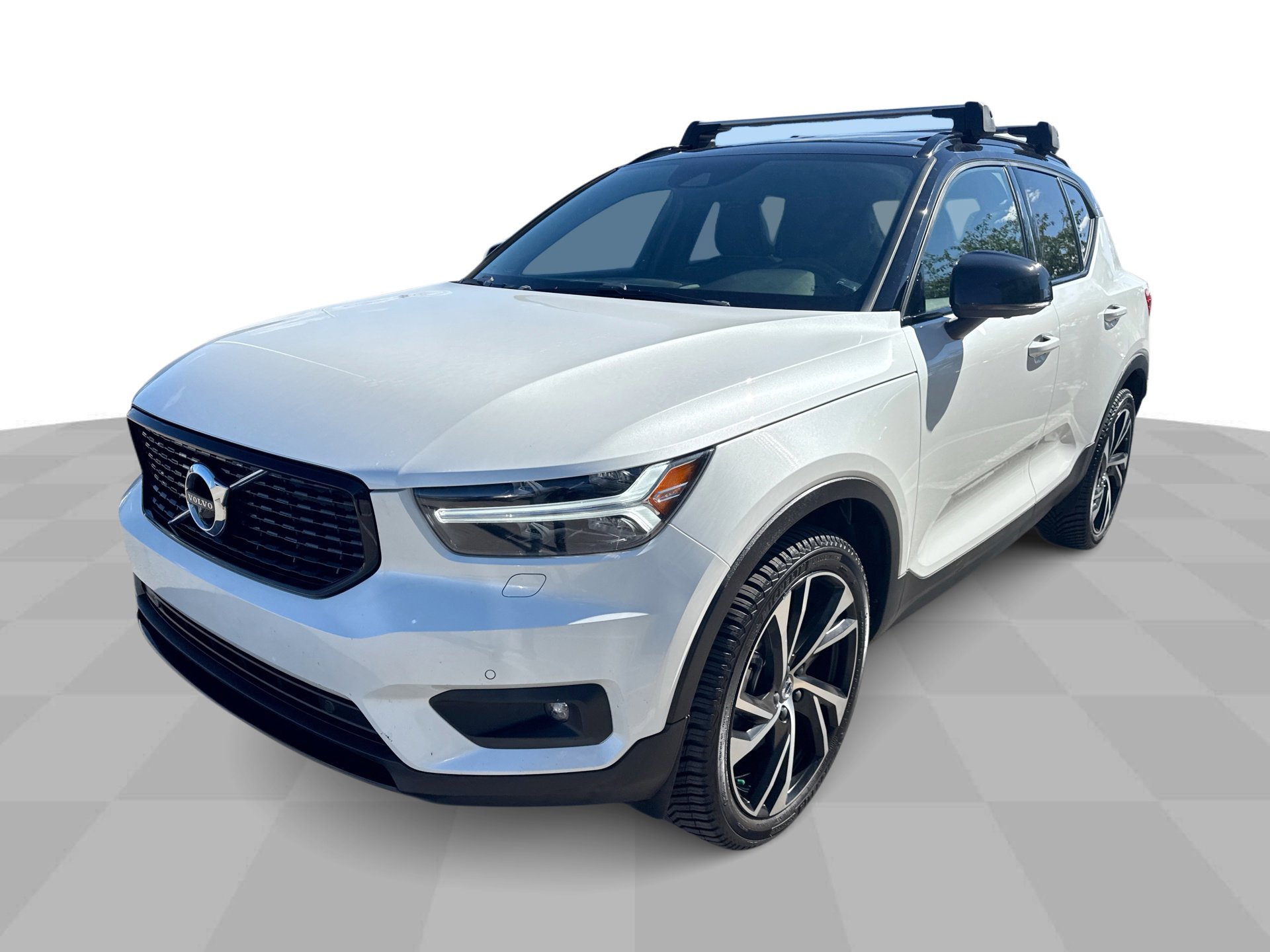 Used 2022 Volvo XC40 T5 R-Design w/ Advanced Package
