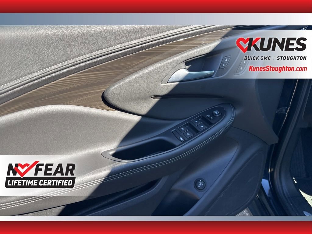 Used 2020 Buick Envision Essence w/ Experience Buick Package image 19
