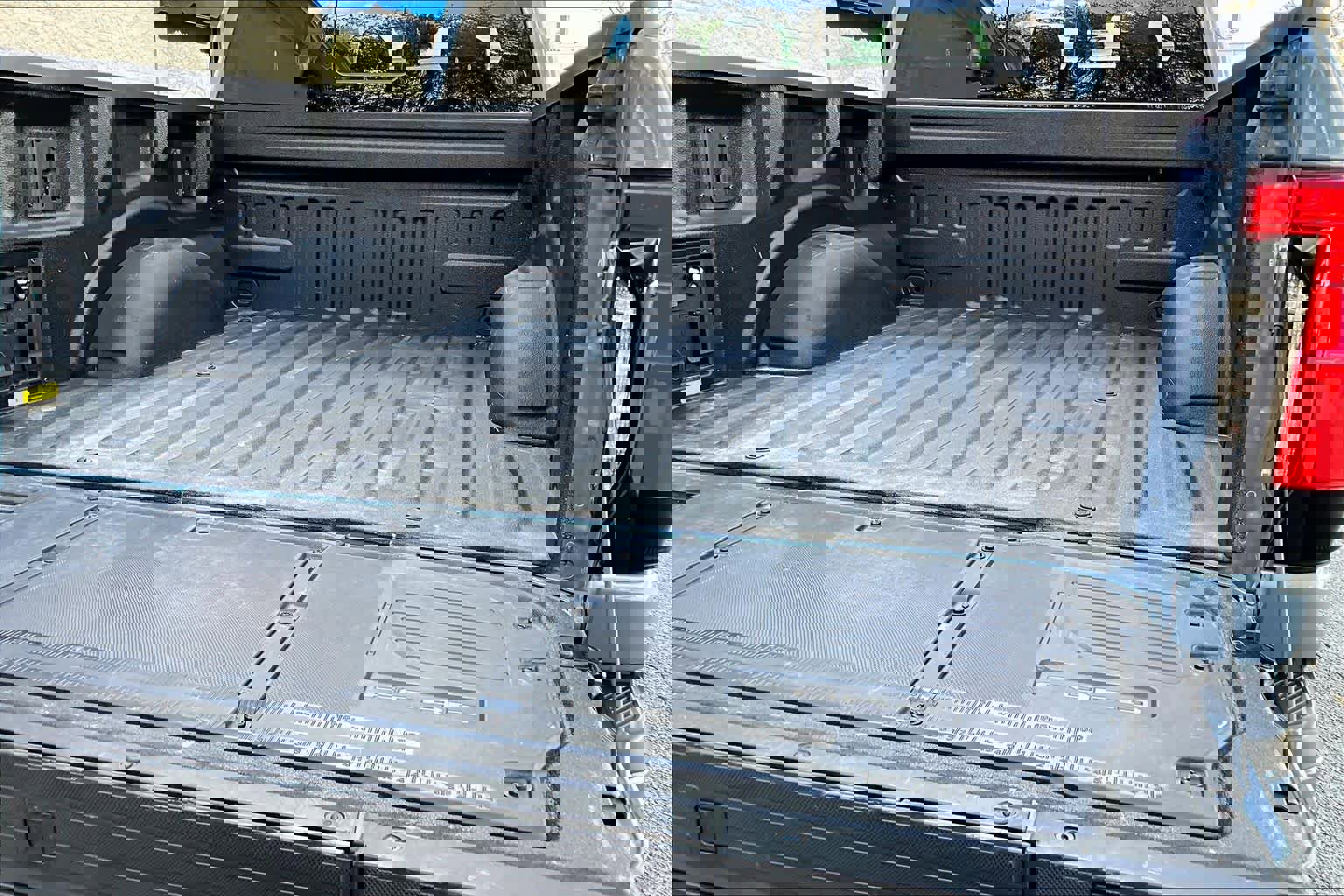 Used 2023 Ford F150 Lightning Platinum image 33