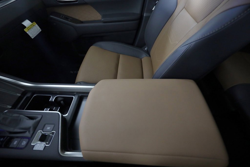 Used 2025 Lexus GX 550 w/ Accessory Package (2T) image 46