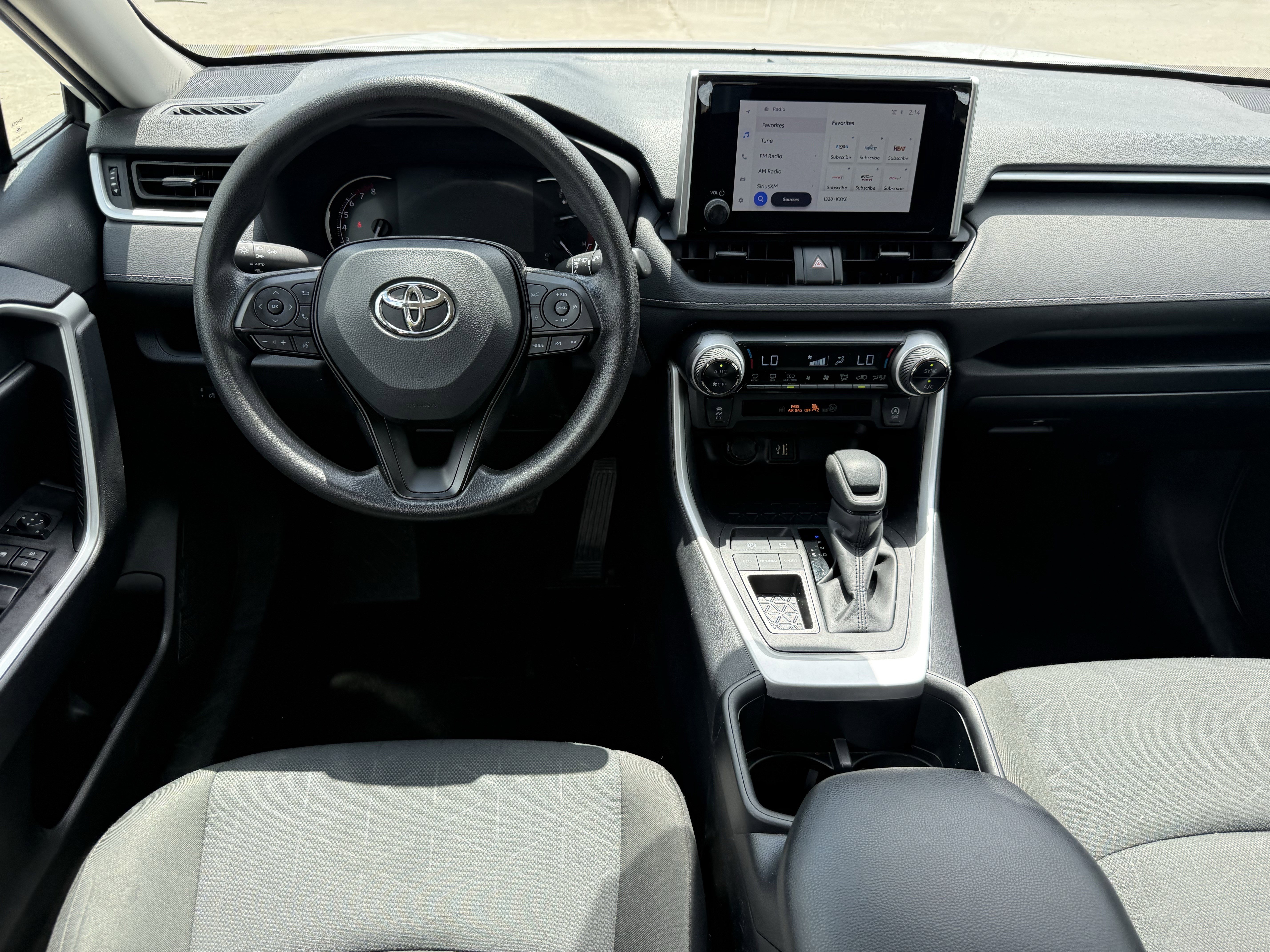 Used 2025 Toyota RAV4 XLE FWD image 15