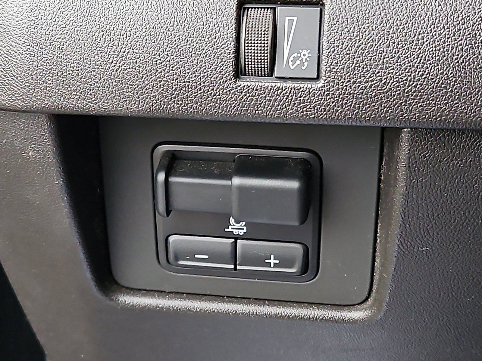 Used 2023 GMC Canyon AT4 image 26