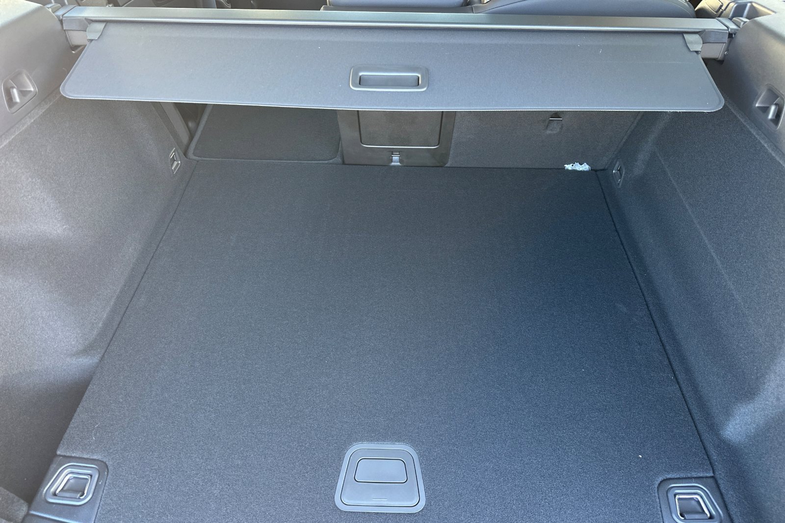 New 2026 Volvo XC60 B5 Plus w/ Climate Package image 17