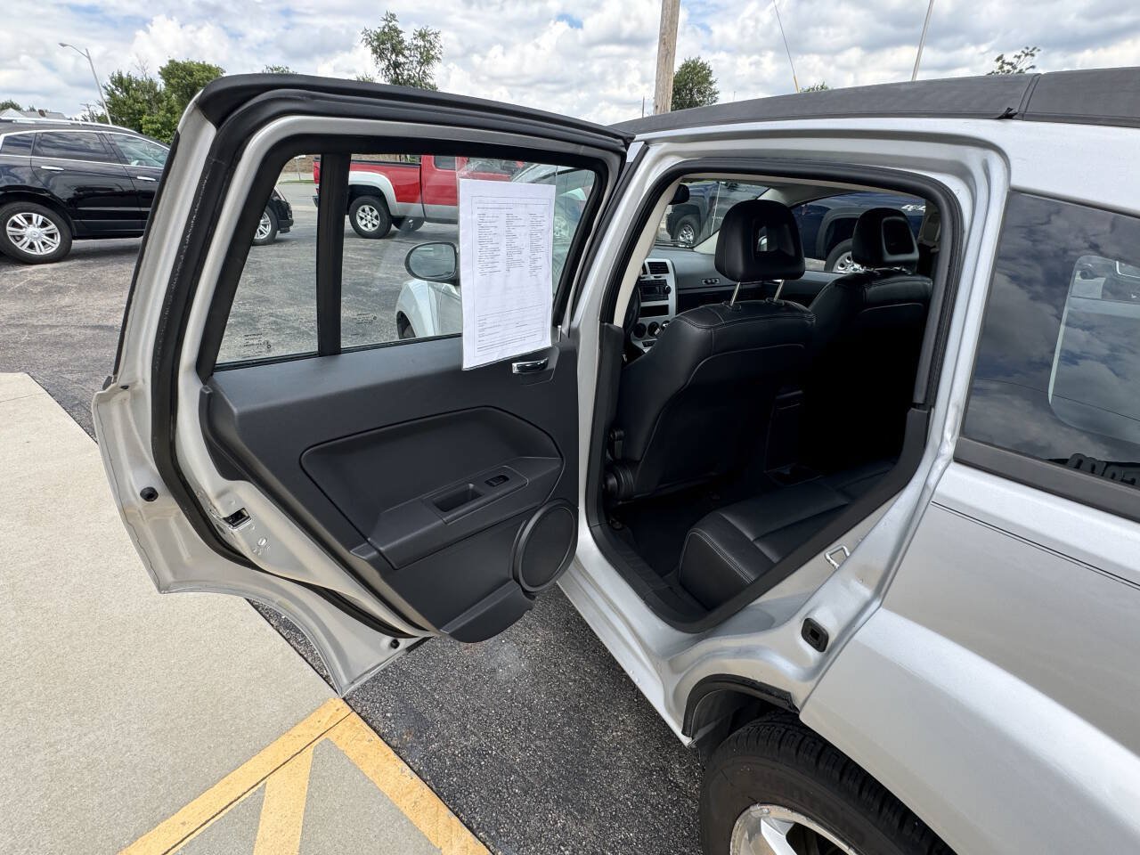 Used 2008 Dodge Caliber R/T w/ Driver Convenience Group FWD image 31