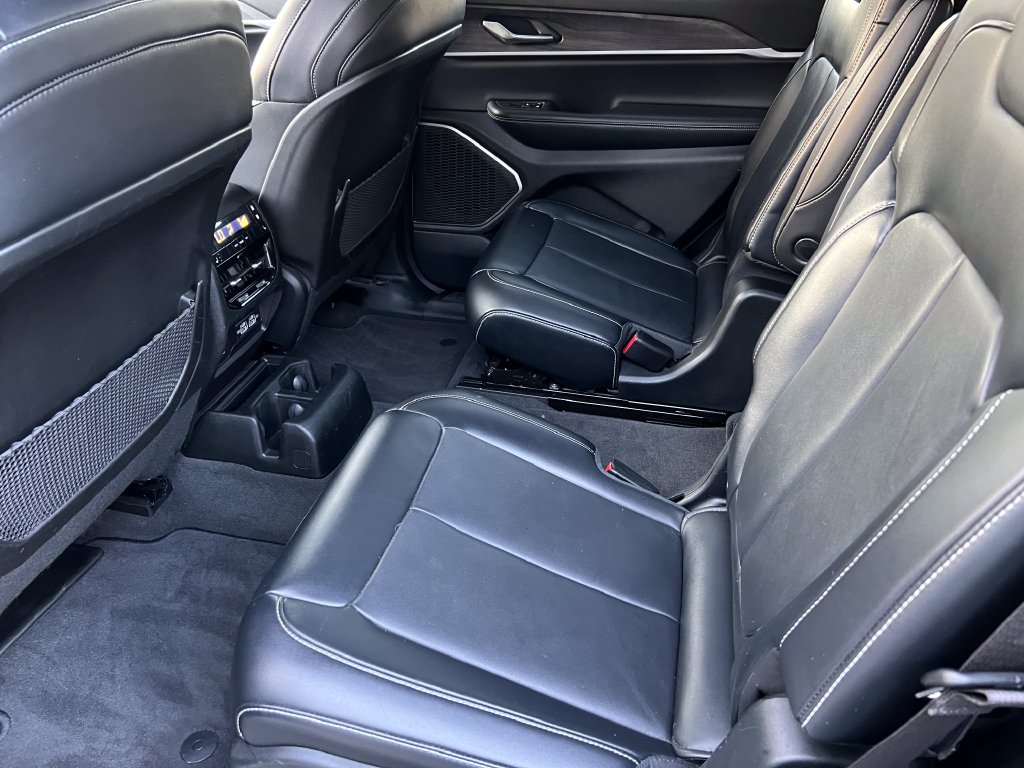 Used 2021 Jeep Grand Cherokee L Limited AWD/4WD image 12