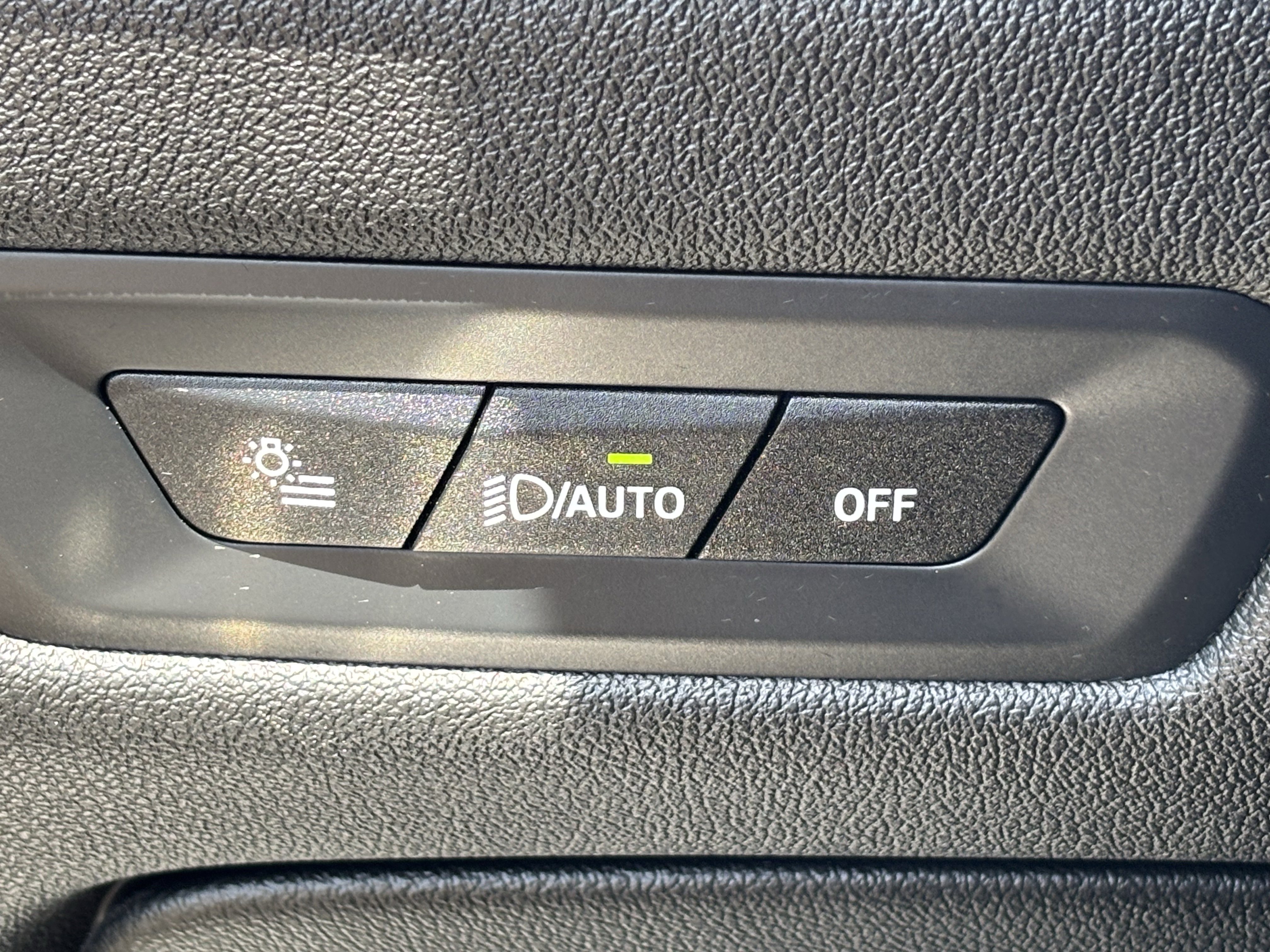 Used 2025 BMW X5 xDrive50e AWD/4WD image 31