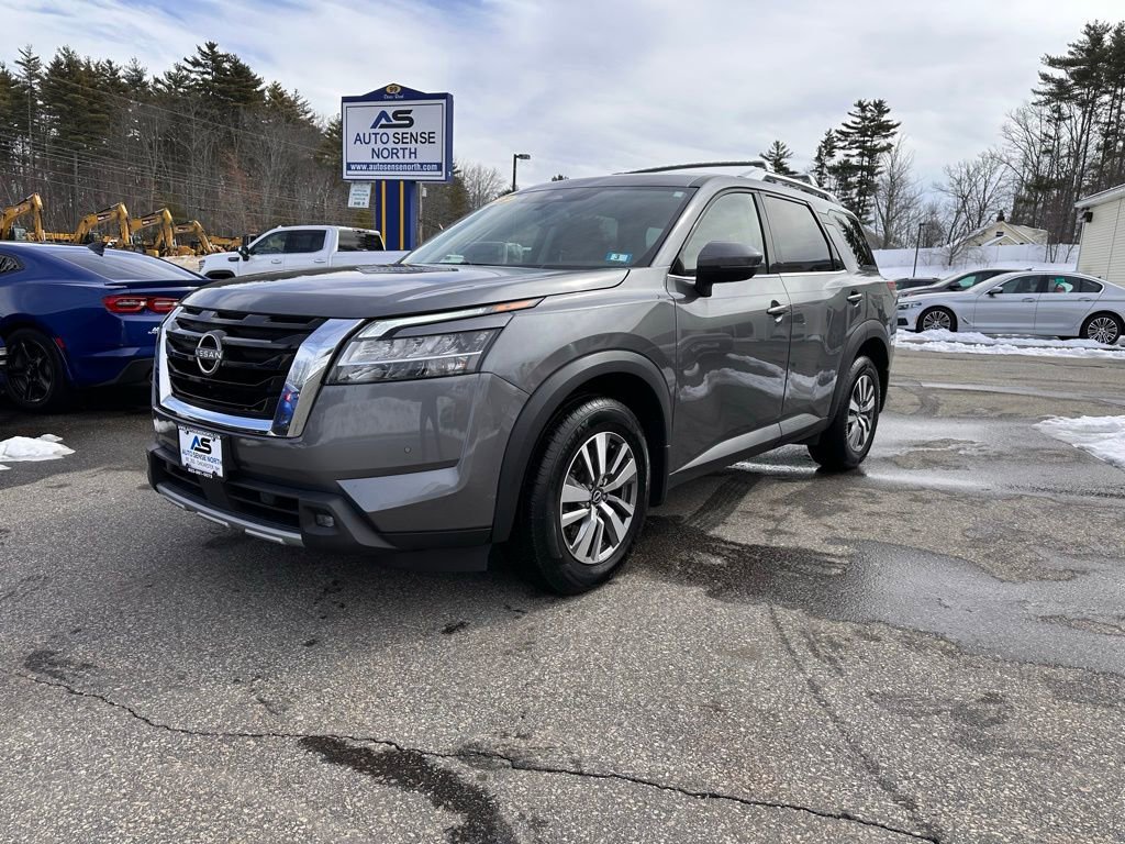 Used 2022 Nissan Pathfinder SL image 1