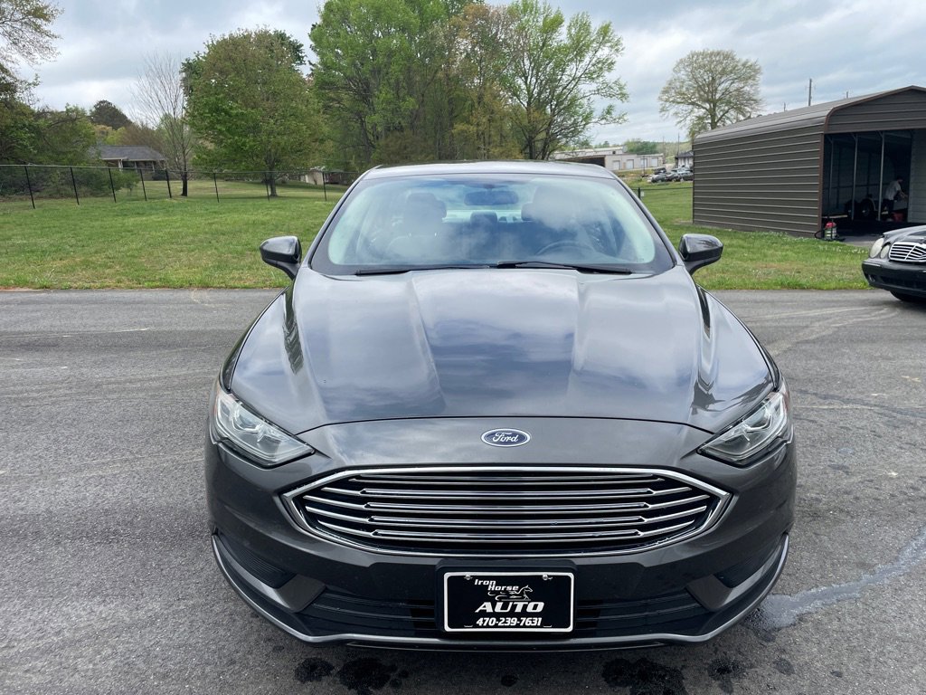 Used 2017 Ford Fusion SE w/ Fusion SE Technology Package image 9