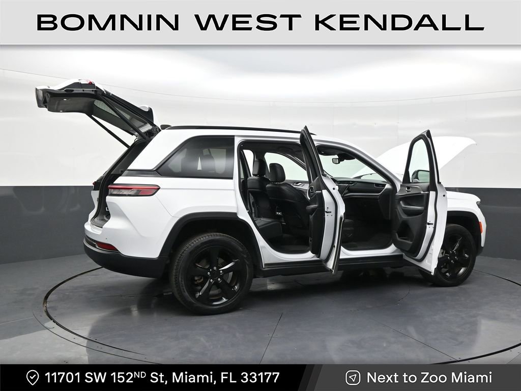 Used 2024 Jeep Grand Cherokee Limited w/ Black Appearance Package image 29