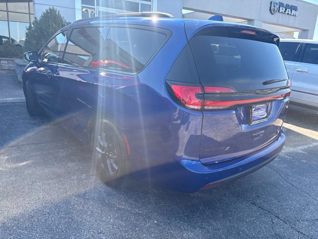 Used 2021 Chrysler Pacifica Touring w/ S Appearance Package FWD image 4