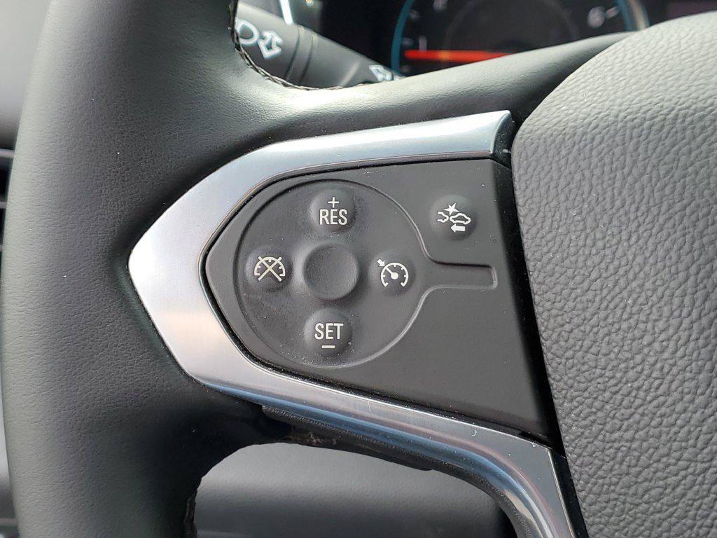 Used 2023 Chevrolet Traverse LT FWD image 9