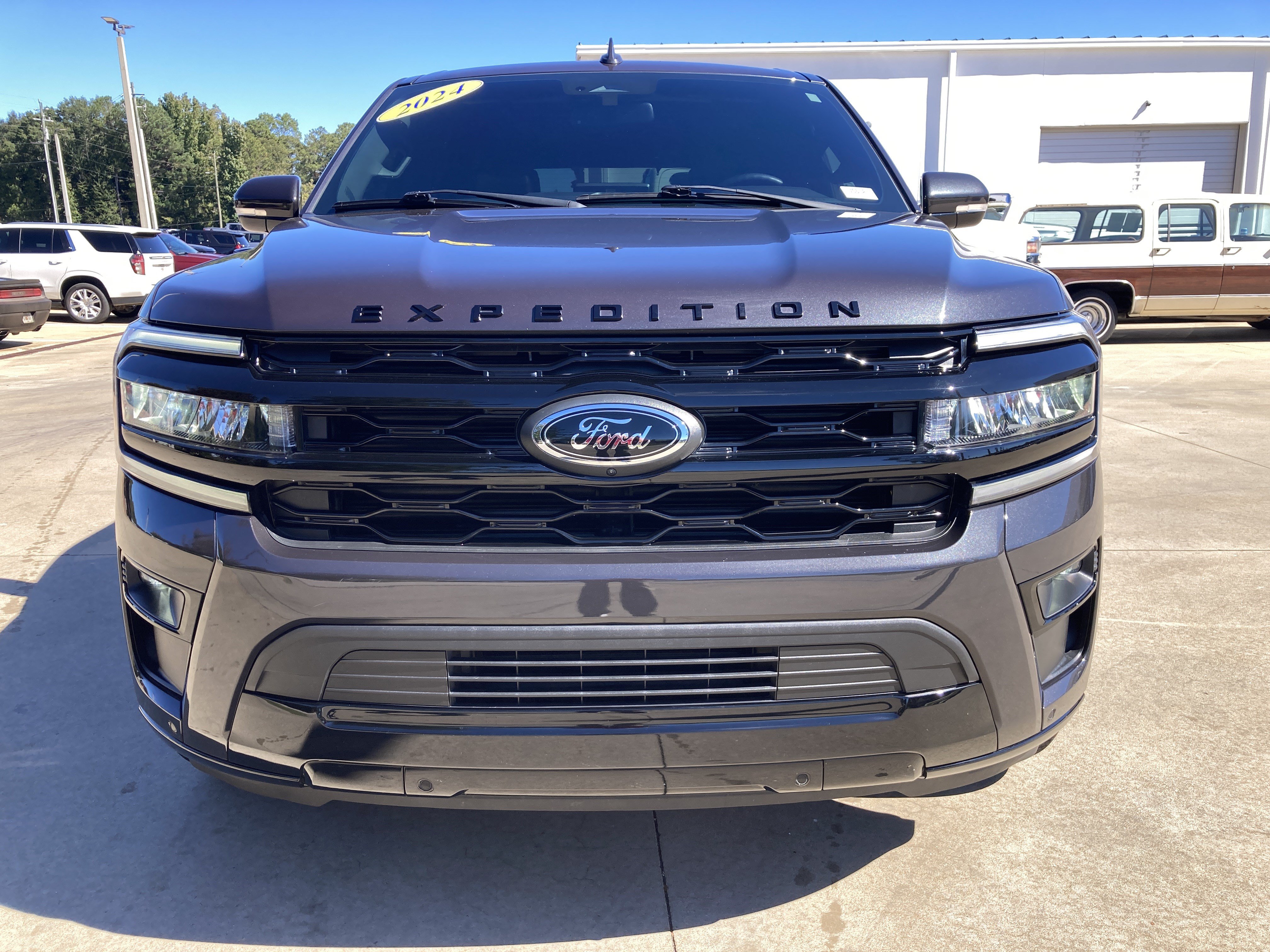 Used 2024 Ford Expedition Limited RWD image 2