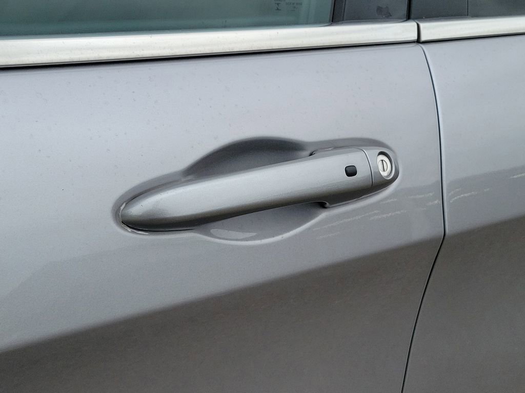 Used 2019 Jeep Cherokee Limited FWD image 13