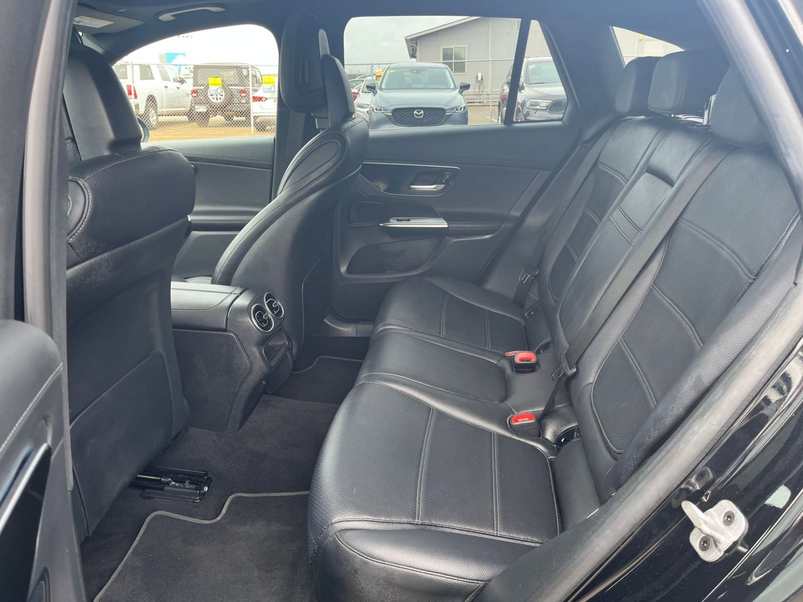 Used 2024 Mercedes-Benz GLC 300 image 25