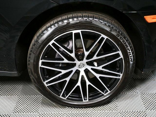 Certified 2023 Porsche Macan Turbo image 40