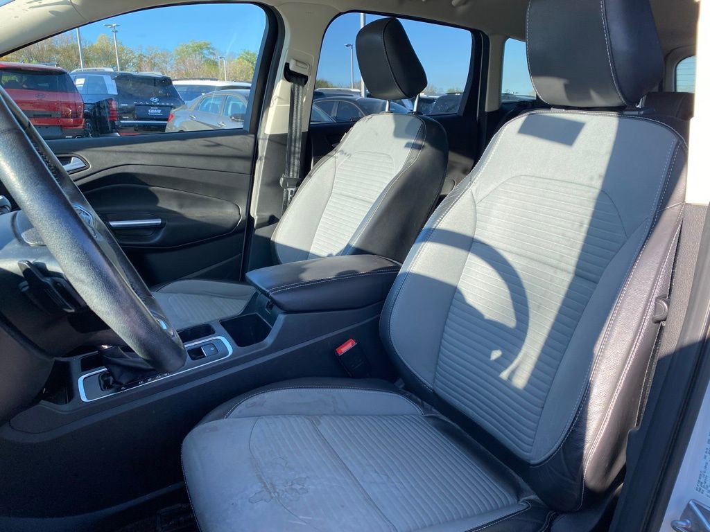 Used 2018 Ford Escape SE w/ SE Sport Appearance Package image 16