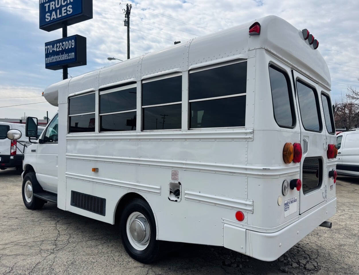 Used 2006 Ford E-350 and Econoline 350 Super Duty RWD image 3