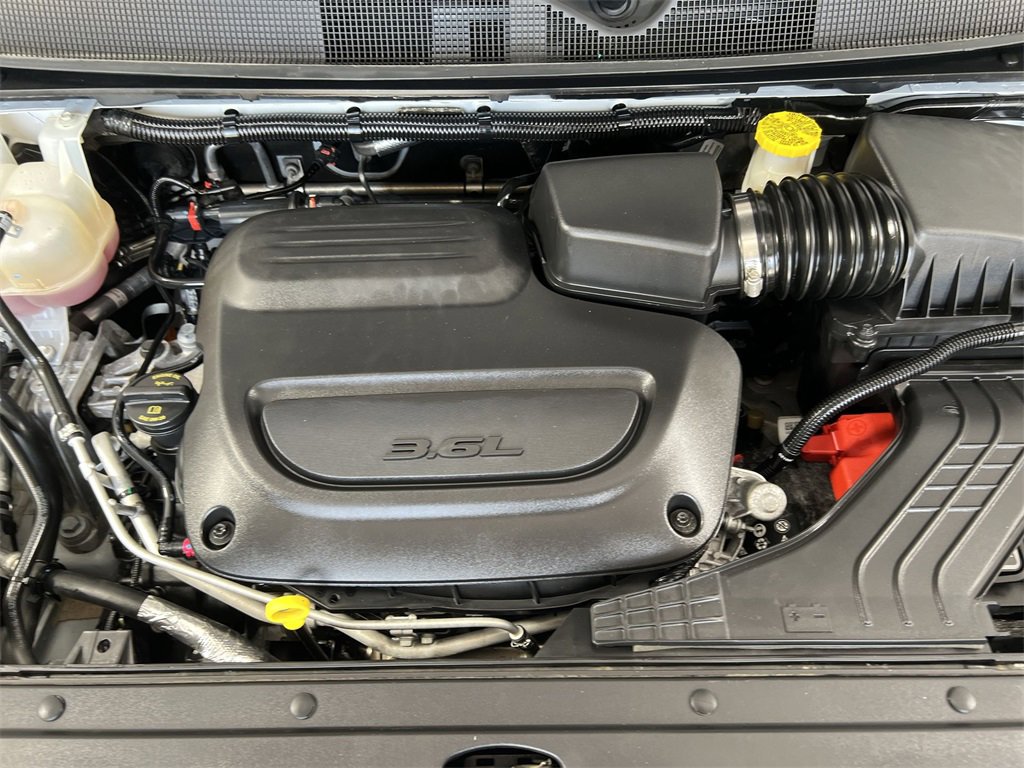 Used 2024 Chrysler Pacifica Touring-L image 17