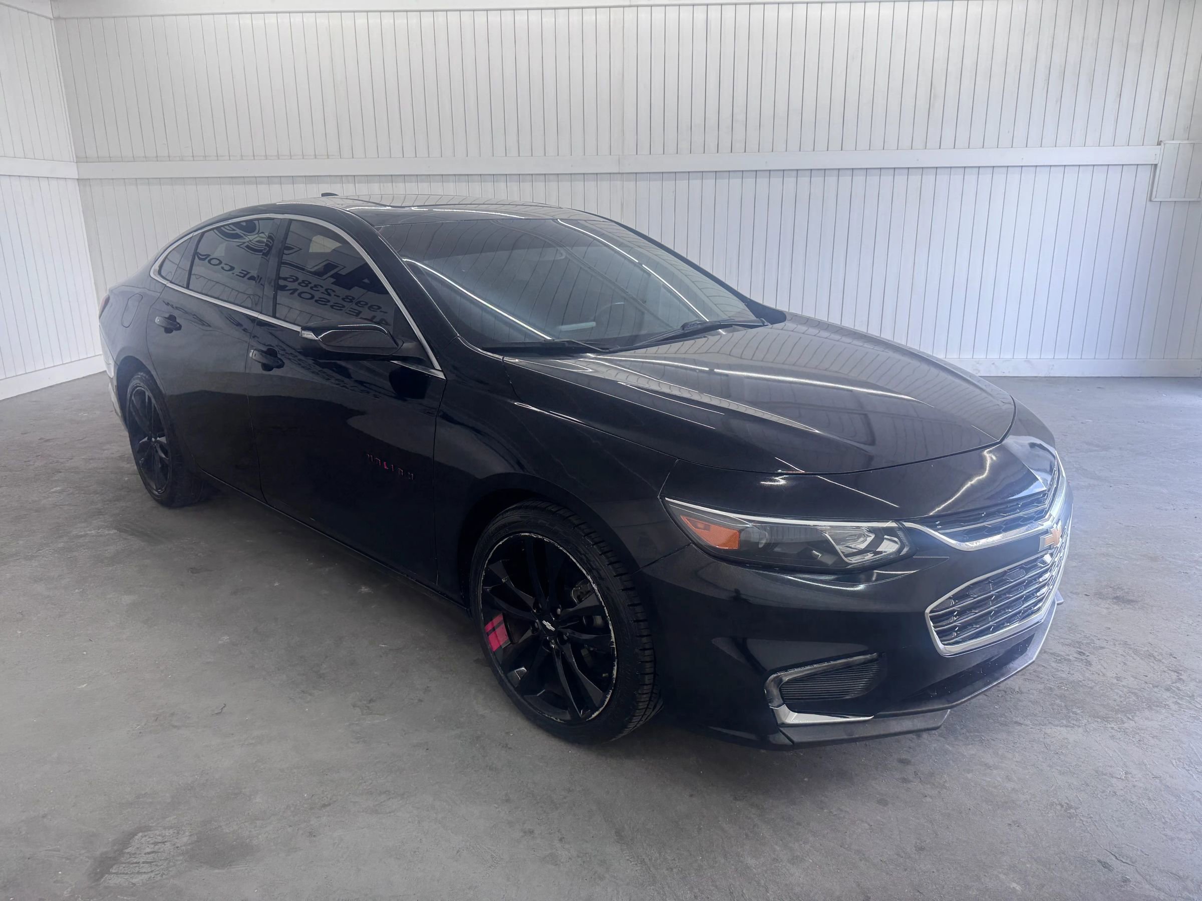 Used 2018 Chevrolet Malibu LT w/ Redline Edition FWD image 3