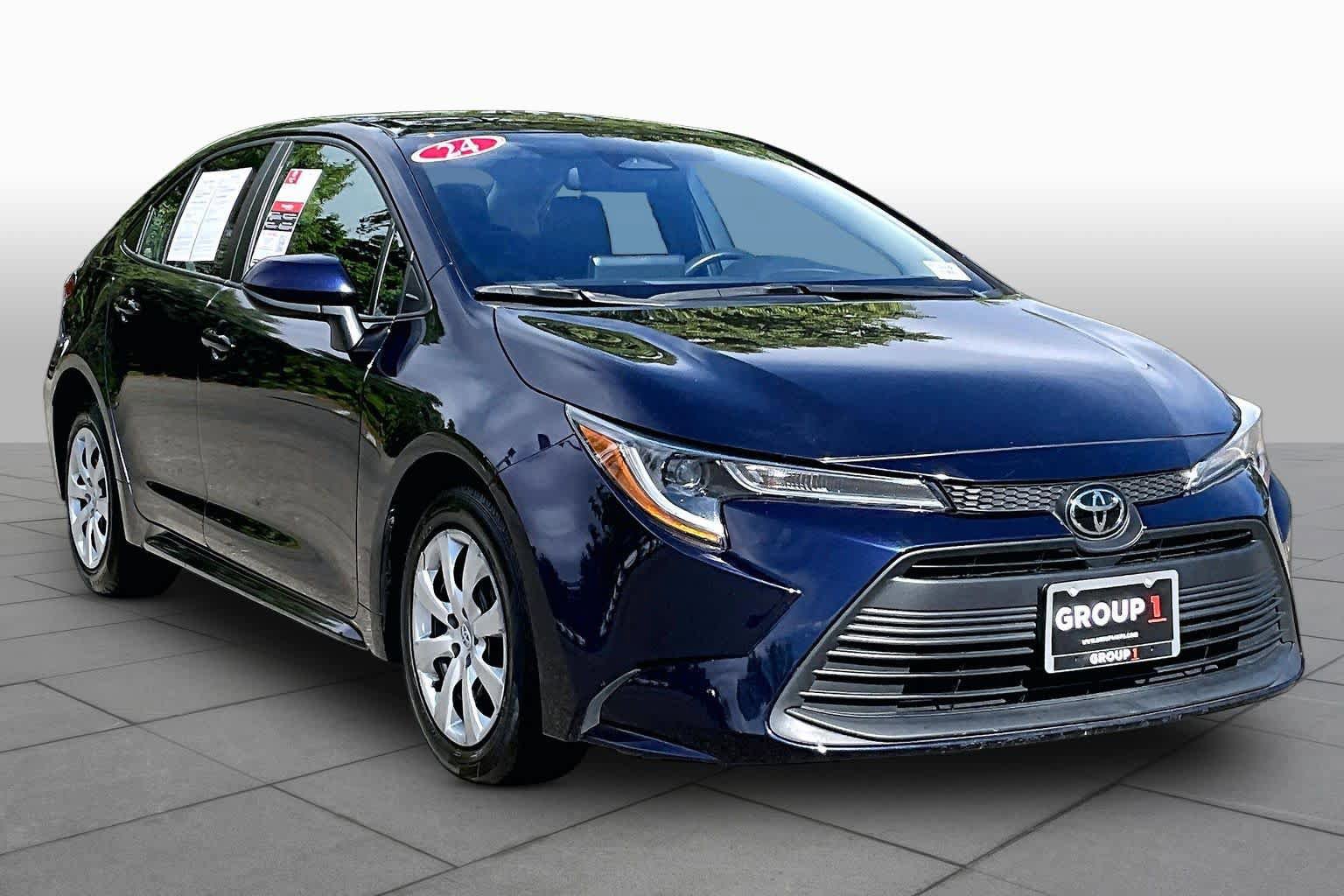 Used 2024 Toyota Corolla LE FWD image 2