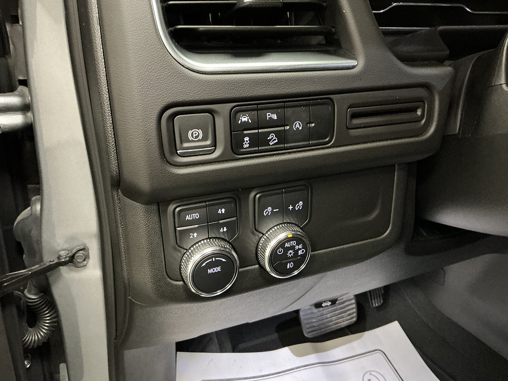 Used 2024 GMC Yukon AT4 AWD/4WD image 11