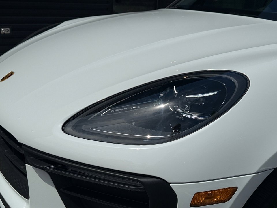 Certified 2026 Porsche Macan Turbo AWD/4WD image 13