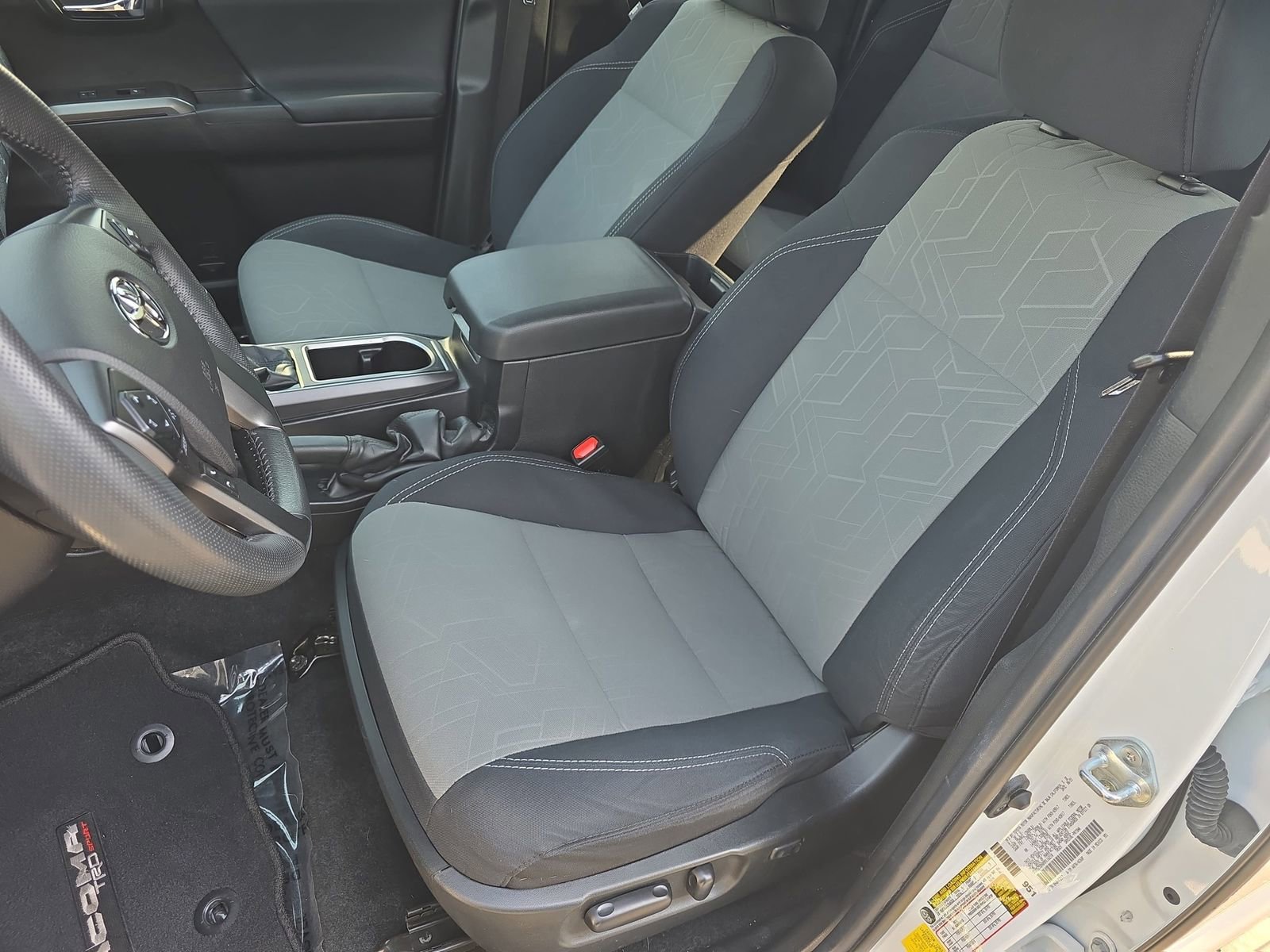 Used 2021 Toyota Tacoma TRD Sport w/ Technology Package image 18