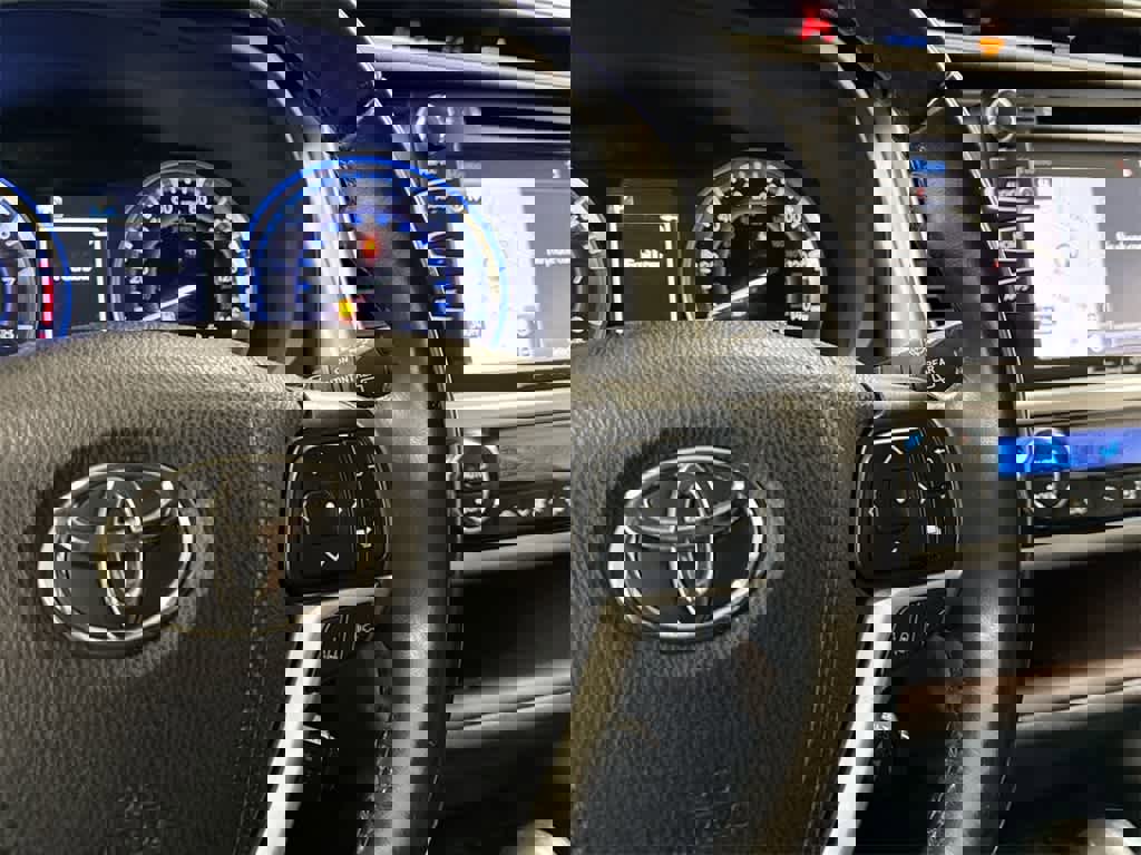 Used 2019 Toyota Highlander XLE image 27