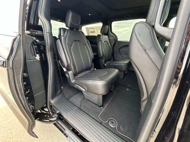 New 2026 Chrysler Pacifica Select image 38