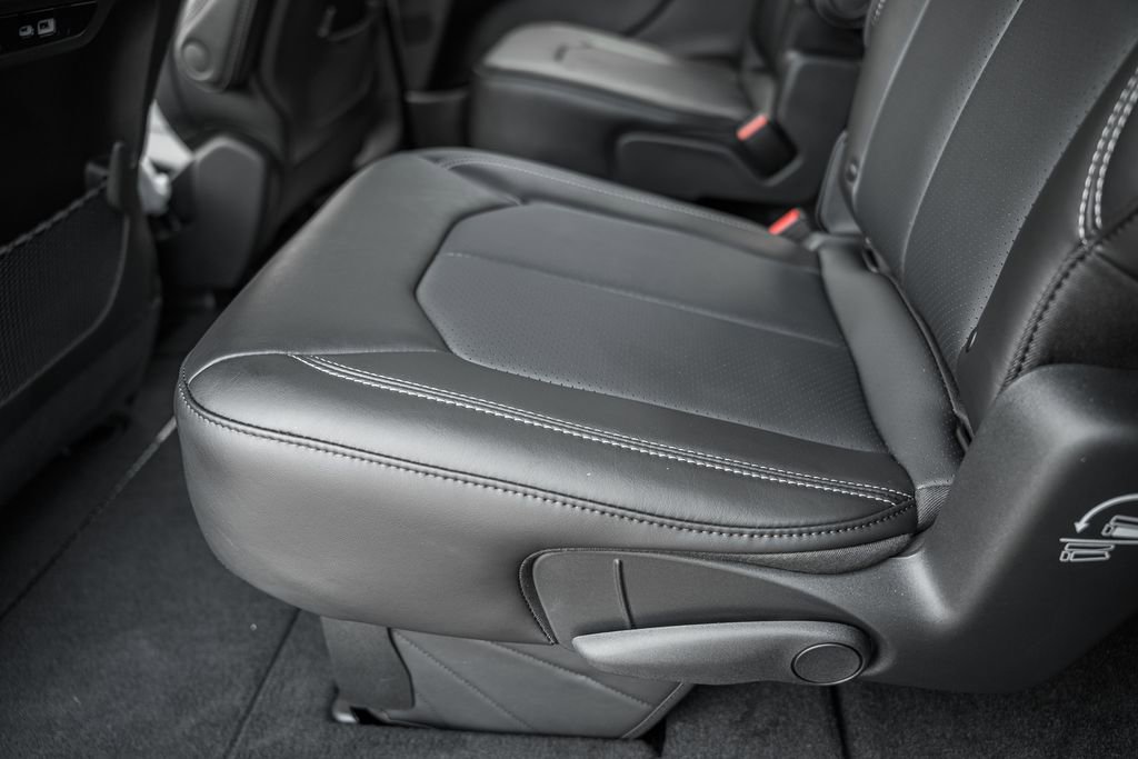 New 2025 Chrysler Pacifica Select image 28