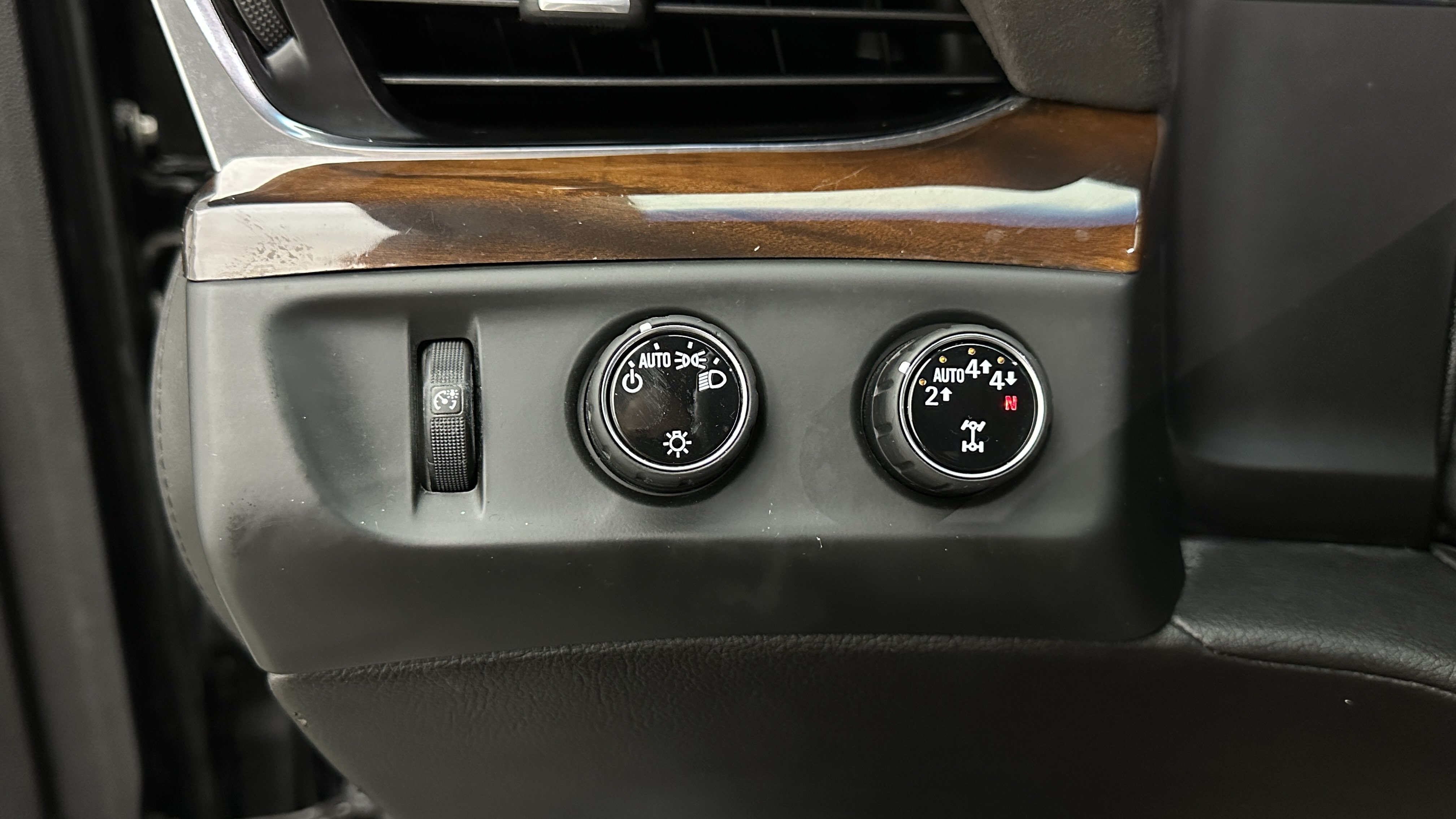 Used 2018 Cadillac Escalade ESV 4WD image 18