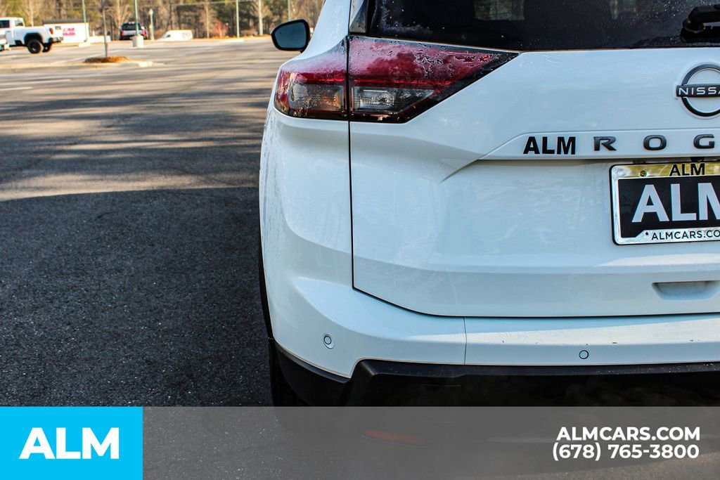 Used 2024 Nissan Rogue S image 13