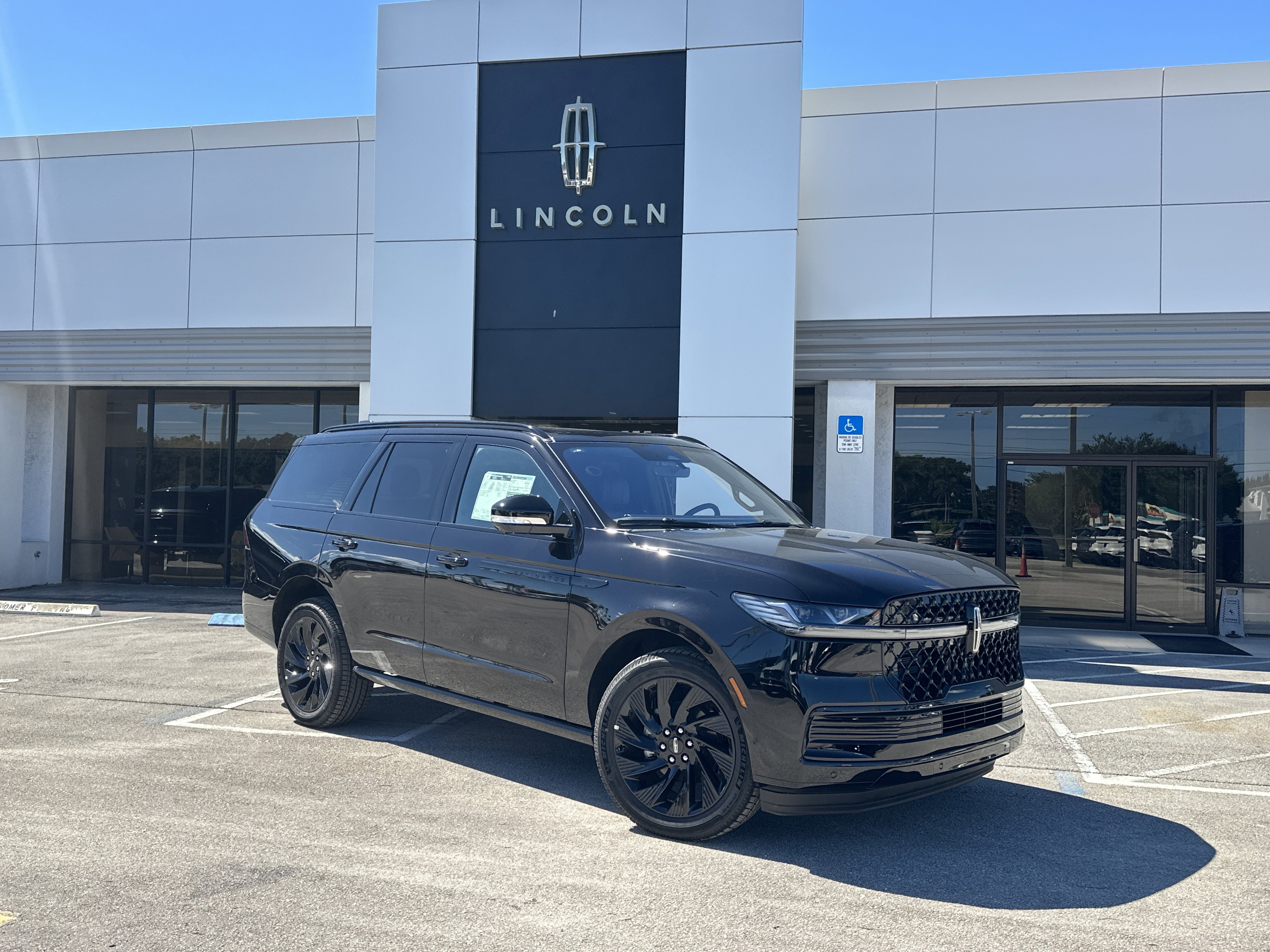 New 2025 Lincoln Navigator Reserve image 1