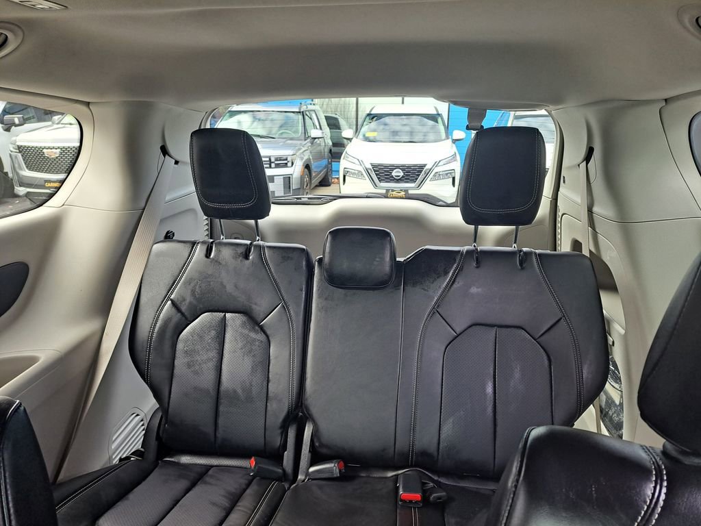 Used 2024 Chrysler Pacifica Touring-L image 13