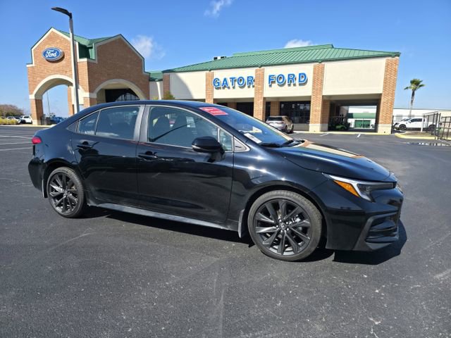 Used 2025 Toyota Corolla SE image 2