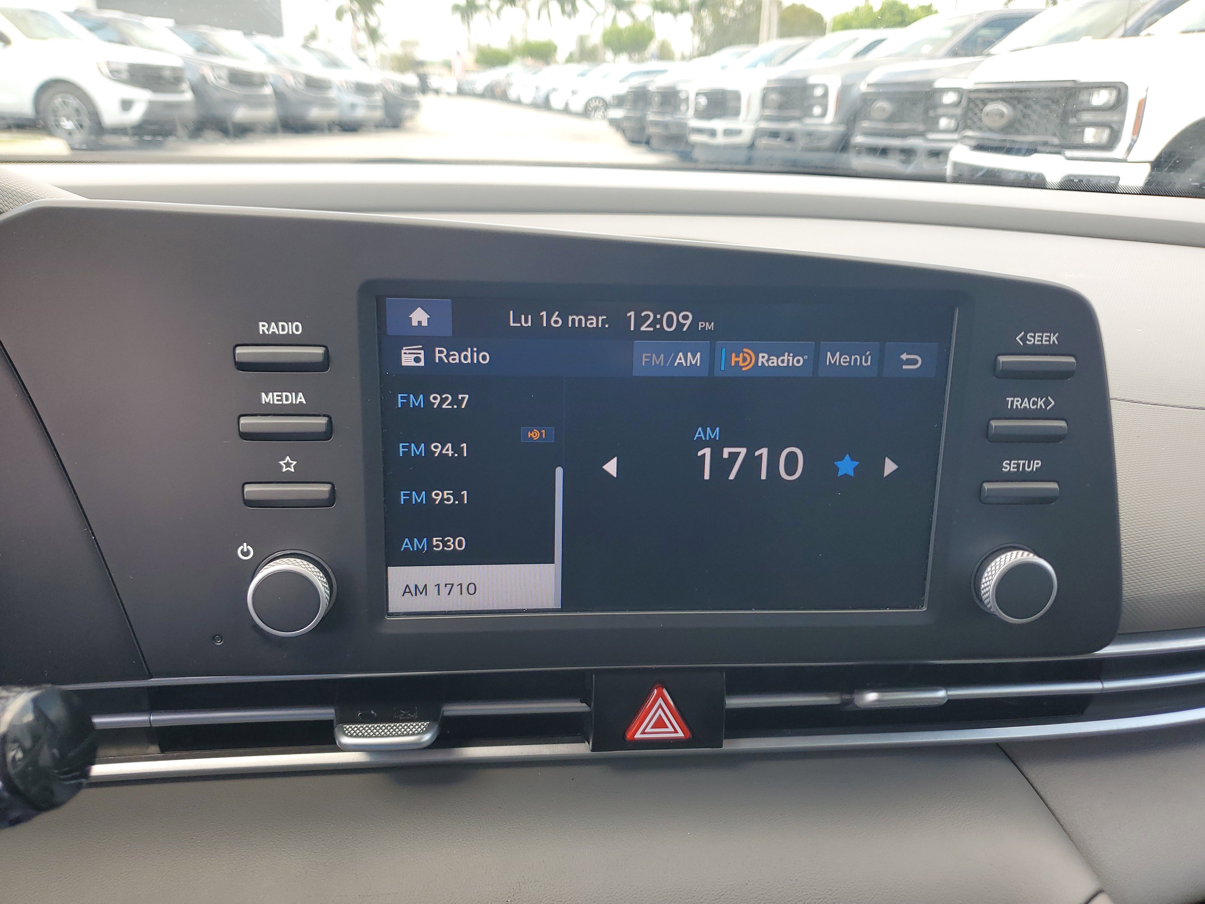 Used 2024 Hyundai Elantra SE FWD image 21
