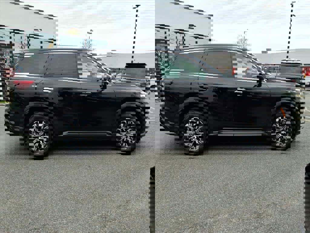 Certified 2023 INFINITI QX60 Pure image 4