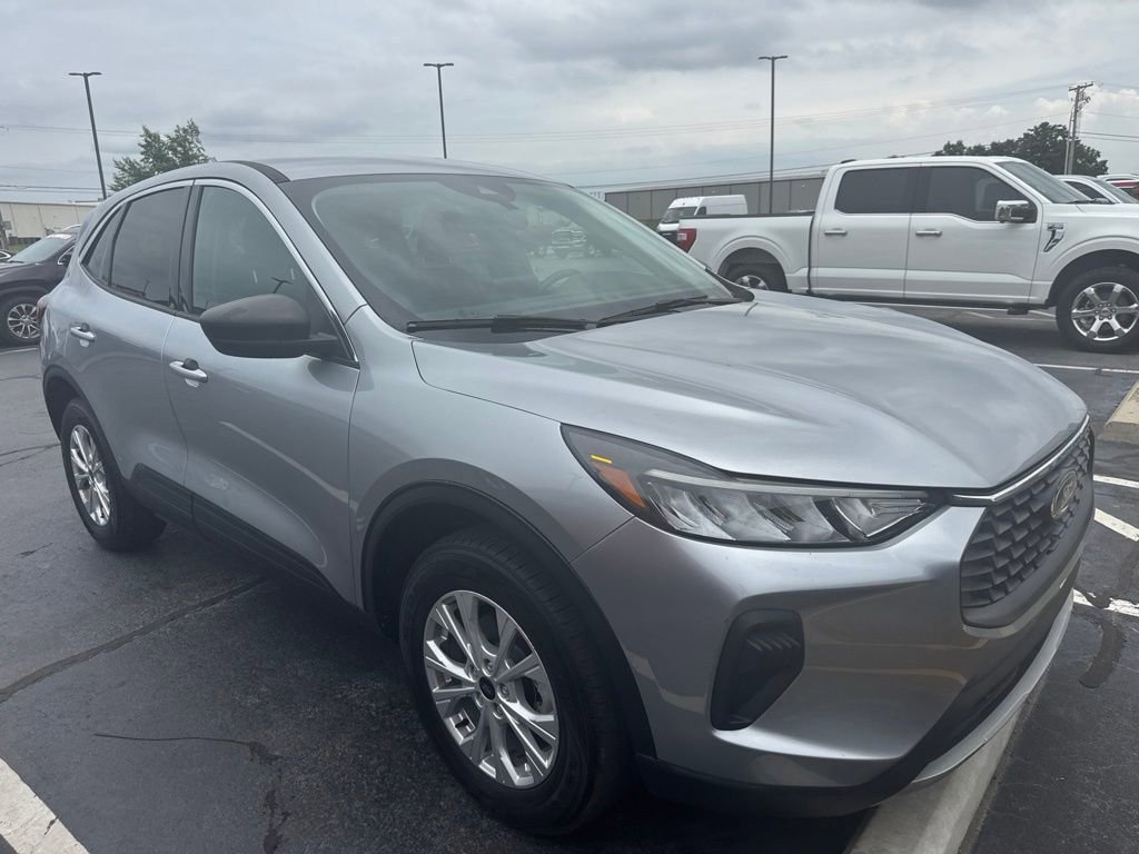 Used 2023 Ford Escape Active AWD/4WD image 3