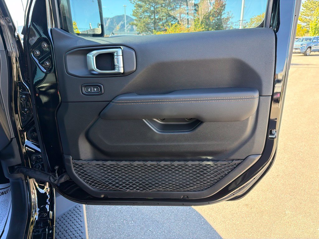 Used 2021 Jeep Wrangler Unlimited Sahara AWD/4WD image 11