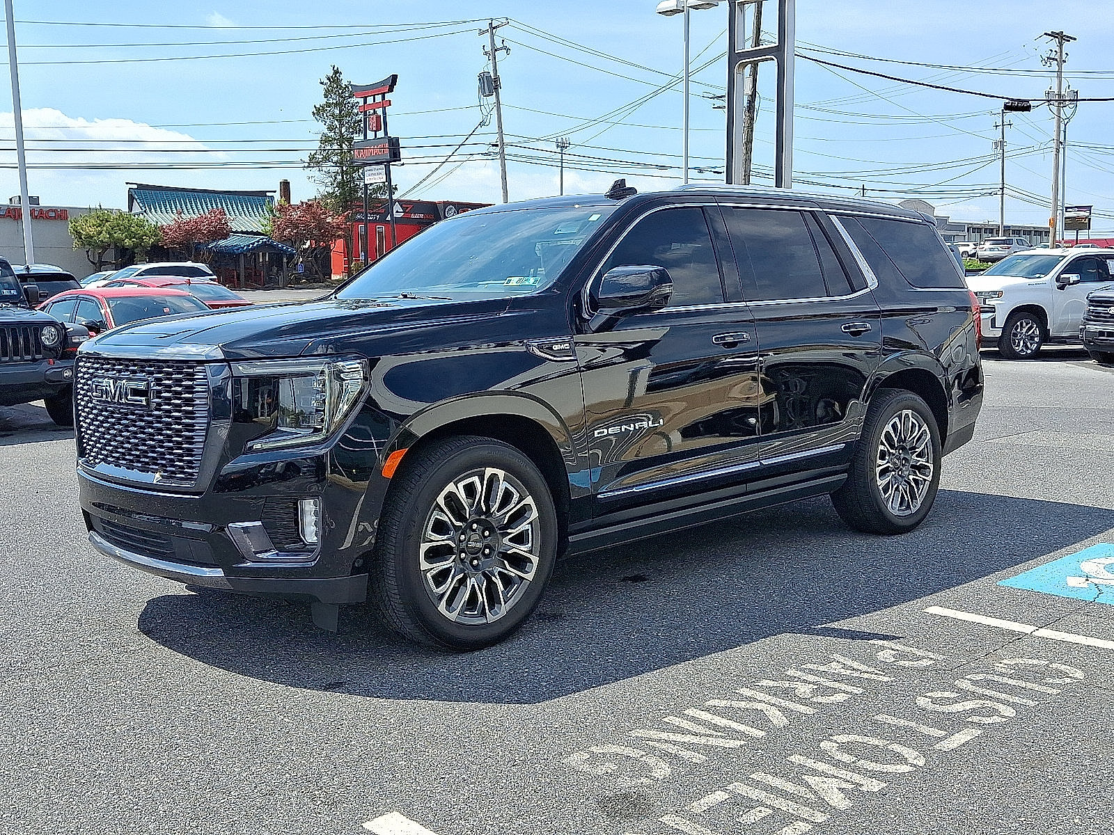 Used 2023 GMC Yukon Denali Ultimate AWD/4WD image 3