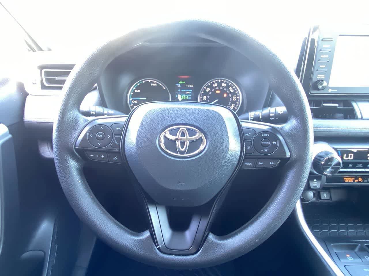 Used 2021 Toyota RAV4 XLE AWD/4WD image 14