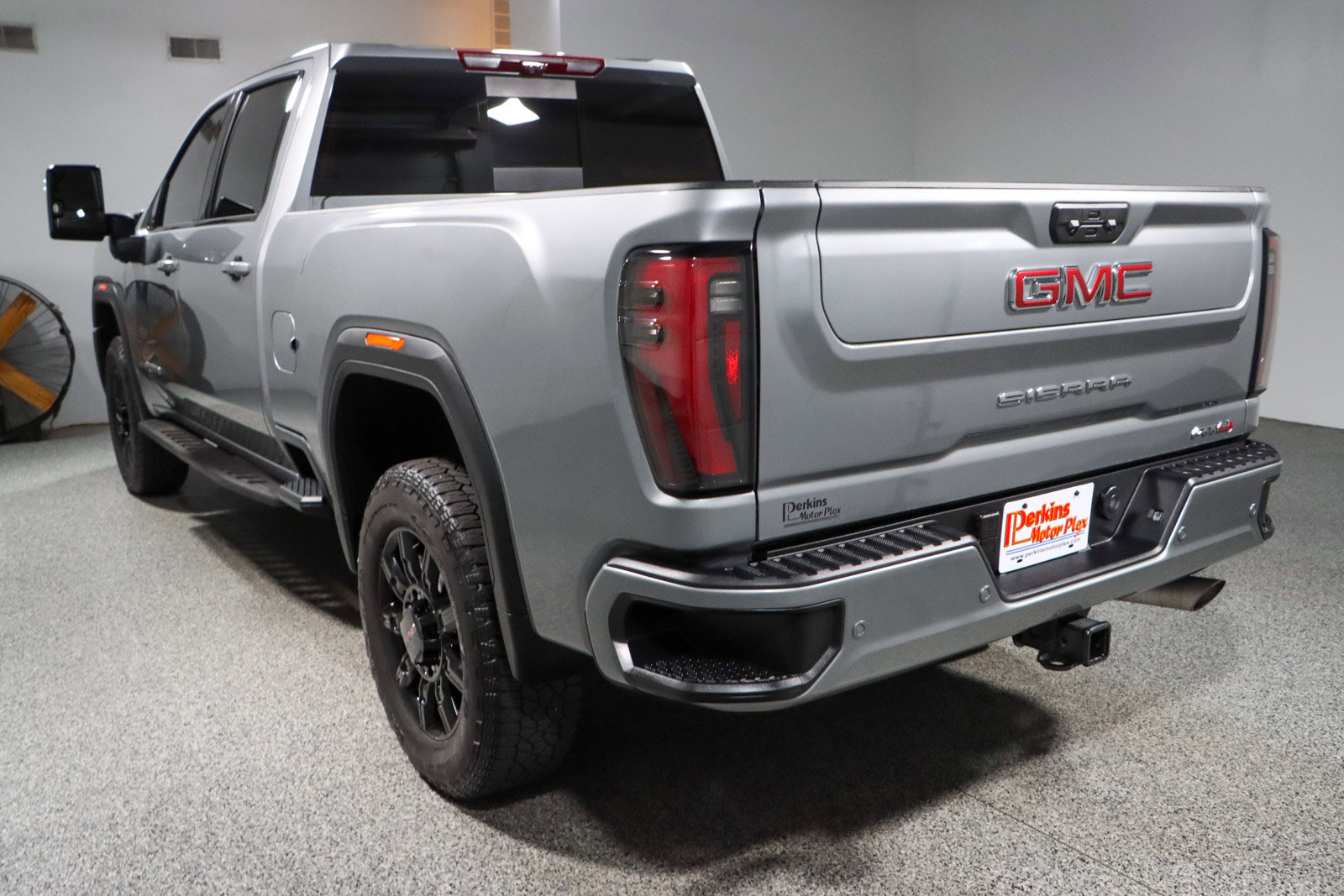 Used 2025 GMC Sierra 2500 AT4 w/ AT4 Premium Plus Package AWD/4WD image 9