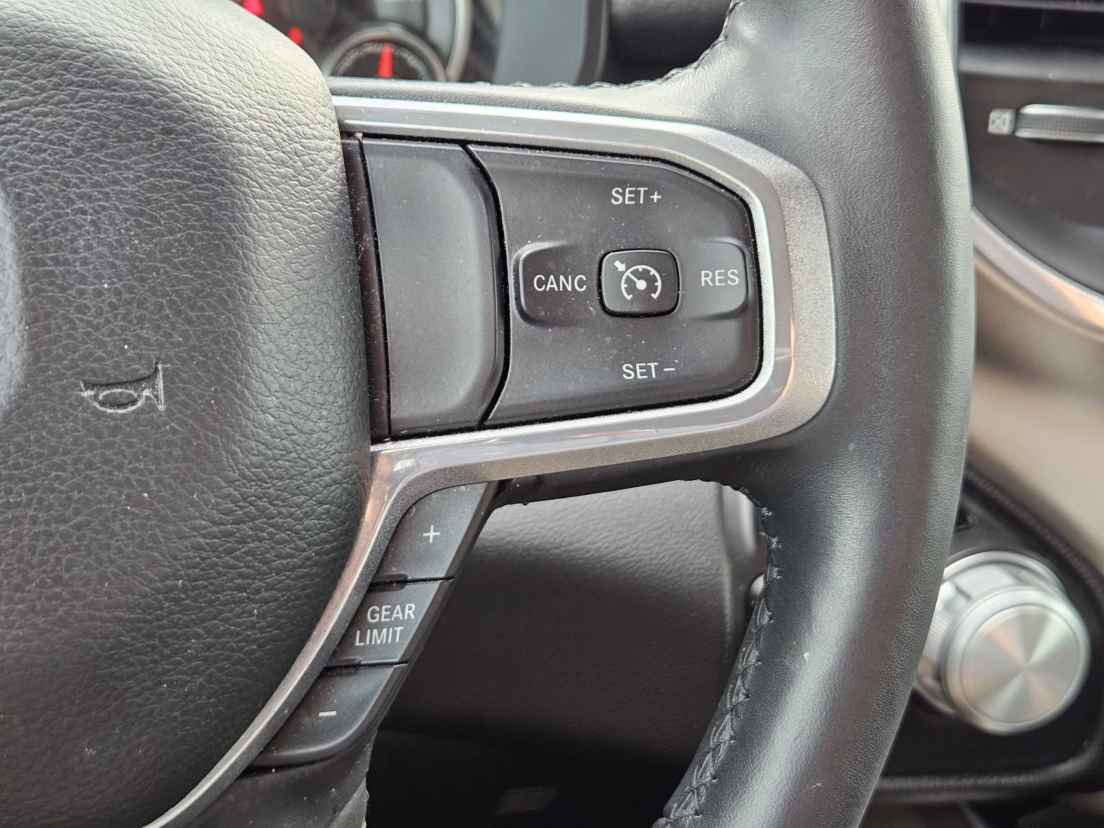 Used 2019 RAM 1500 Laramie image 28