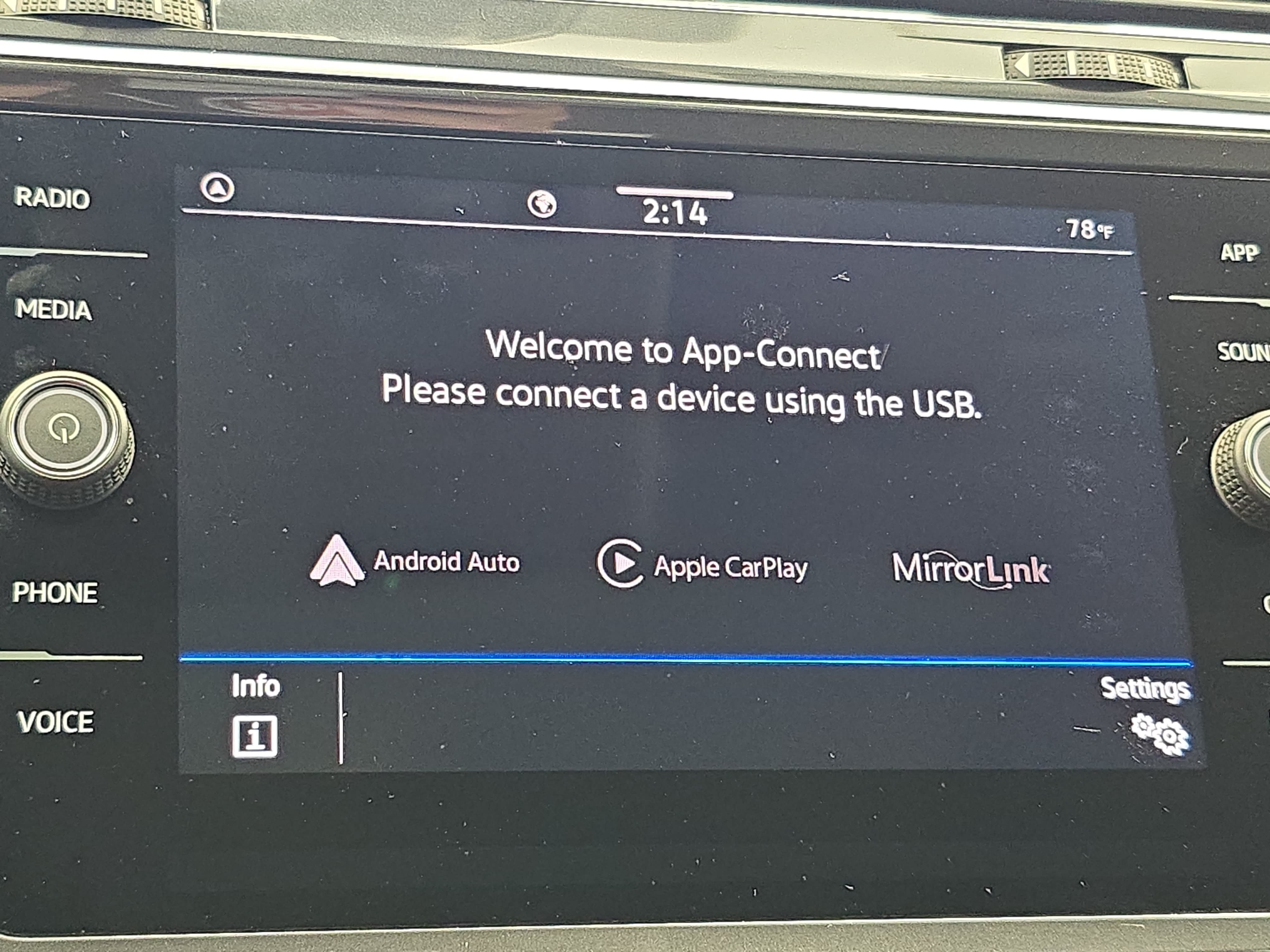 Used 2023 Volkswagen Tiguan SE w/ Panoramic Sunroof Package FWD image 22
