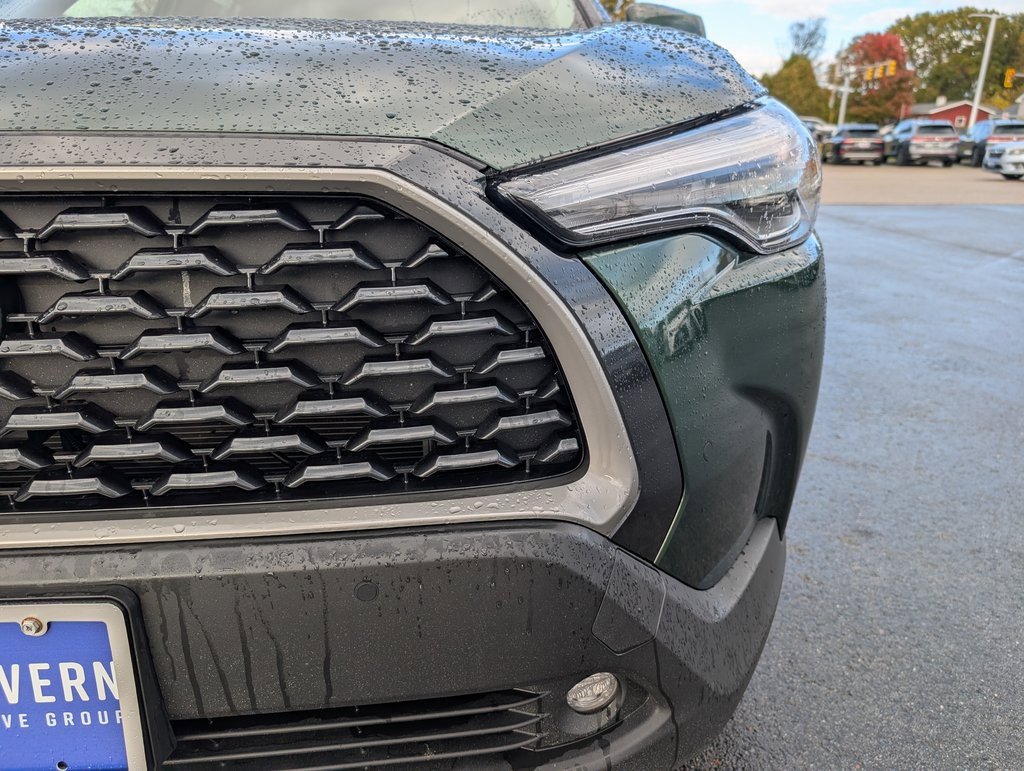 Used 2024 Toyota Corolla Cross XLE w/ Convenience Package image 11