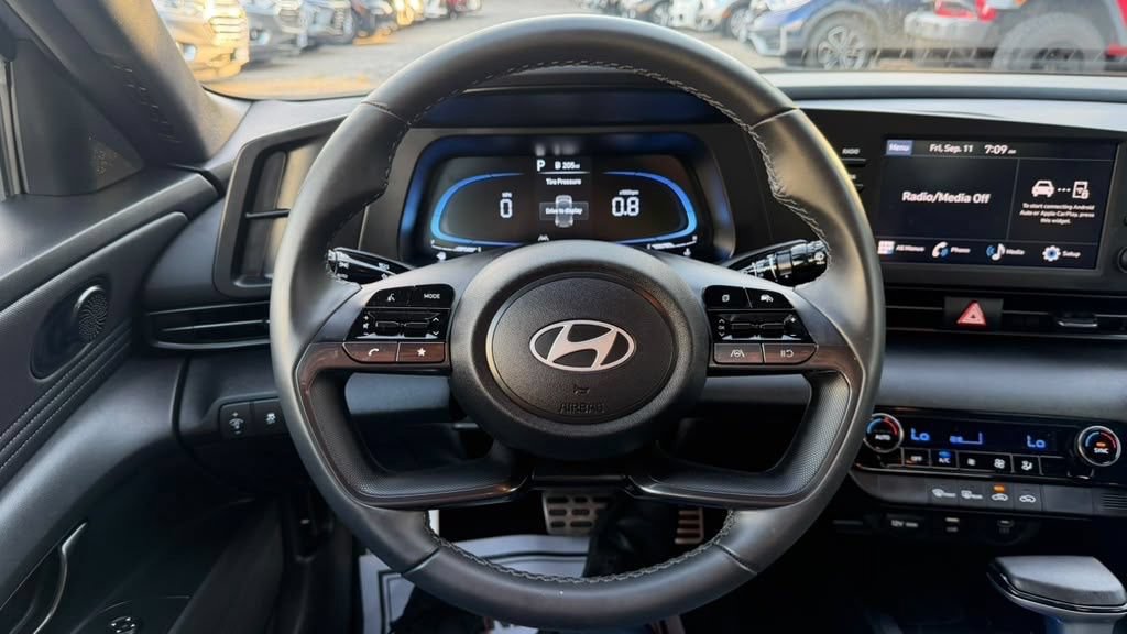 Certified 2025 Hyundai Elantra Sport FWD image 23