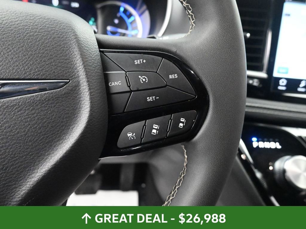 Used 2024 Chrysler Pacifica Select image 35